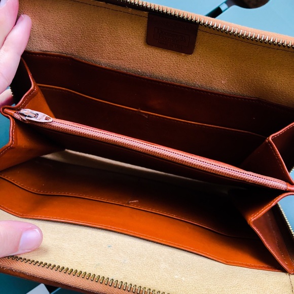 Vintage Dooney and Bourke Large Wallet - Picture 4 of 4